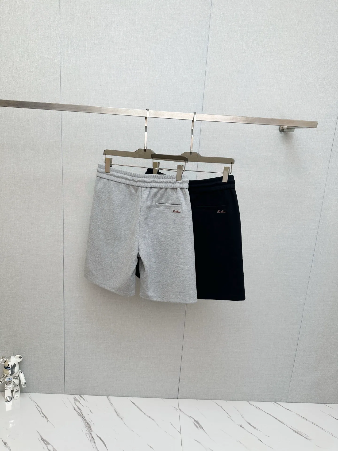 LP Hot Sale Shorts 2026ss New Arrival Men's Casual Shorts, Premium Version! The custom-made fabric Breathable in the counter has high comfort, impeccable details, and brand design concept, reflecting high quality. It feels delicate and soft! It presents a casual cut and the upper body shape is great! Sizes:M-4XL